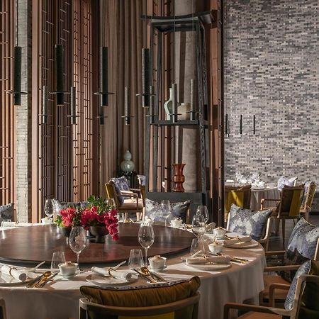 Four Seasons Hotel Bangkok At Chao Phraya River Exterior photo