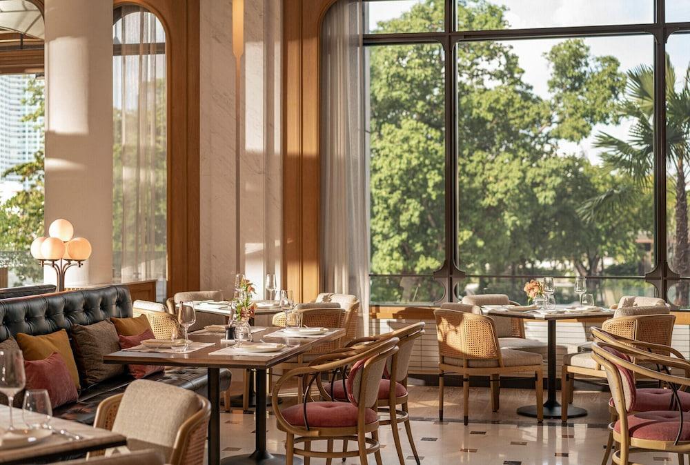 Four Seasons Hotel Bangkok At Chao Phraya River Exterior photo