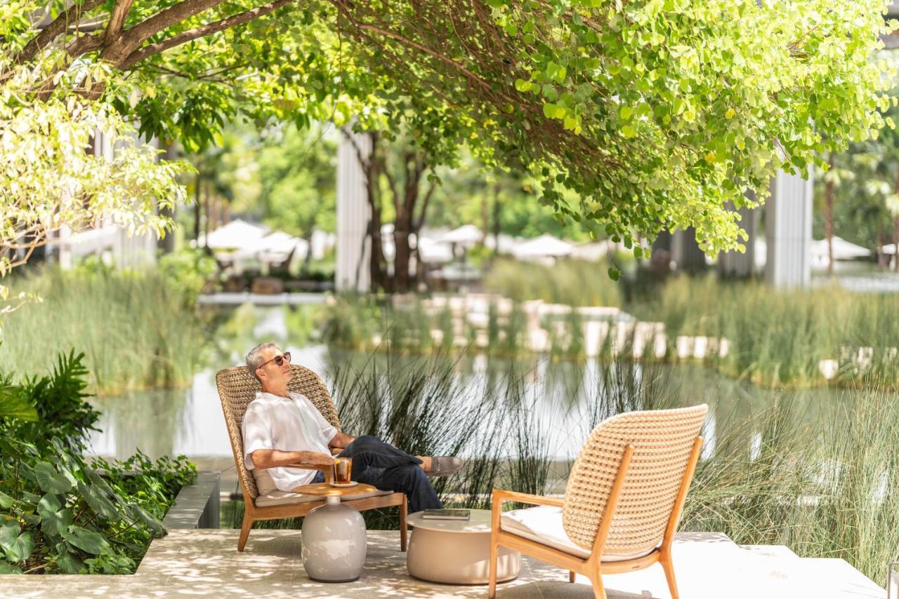 Four Seasons Hotel Bangkok At Chao Phraya River Exterior photo