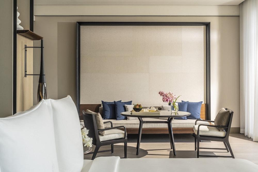 Four Seasons Hotel Bangkok At Chao Phraya River Exterior photo
