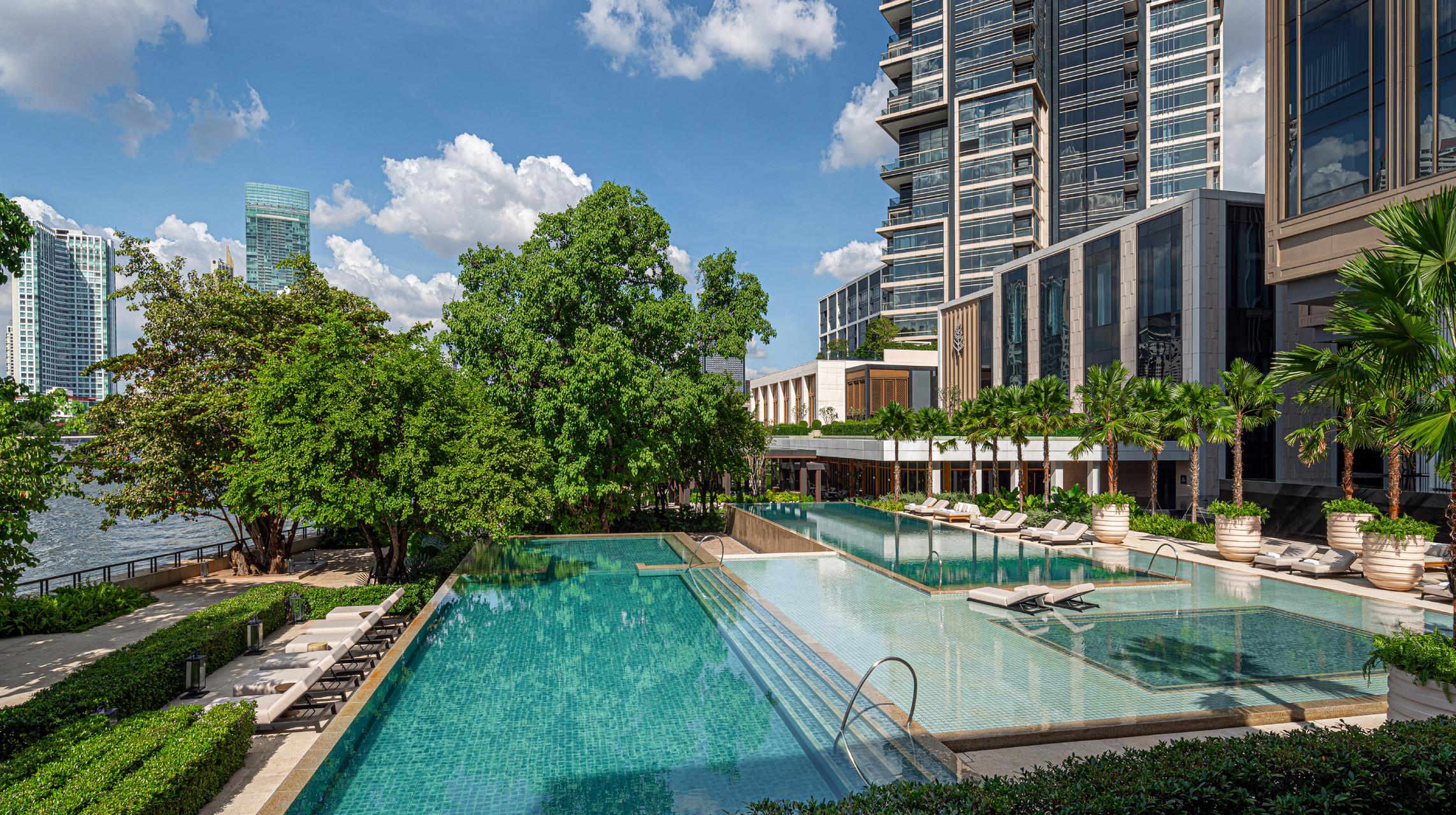Four Seasons Hotel Bangkok At Chao Phraya River Exterior photo