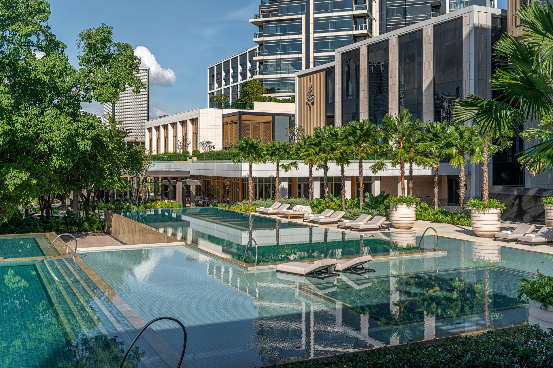 Four Seasons Hotel Bangkok At Chao Phraya River Exterior photo